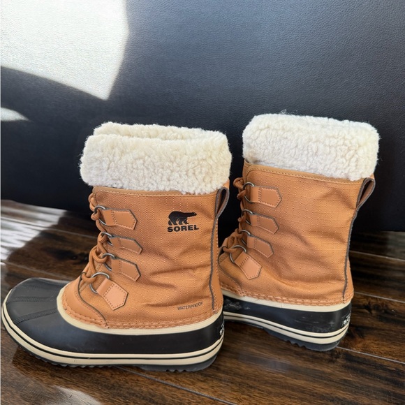 Sorel Boots - Picture 2 of 7